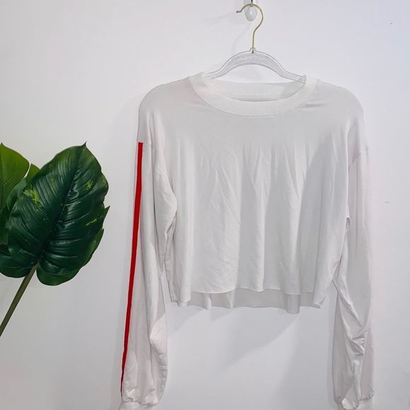 Streetwear Society Tops - ☀️ 3/$25 URBAN PLANET | Cropped Long Sleeve